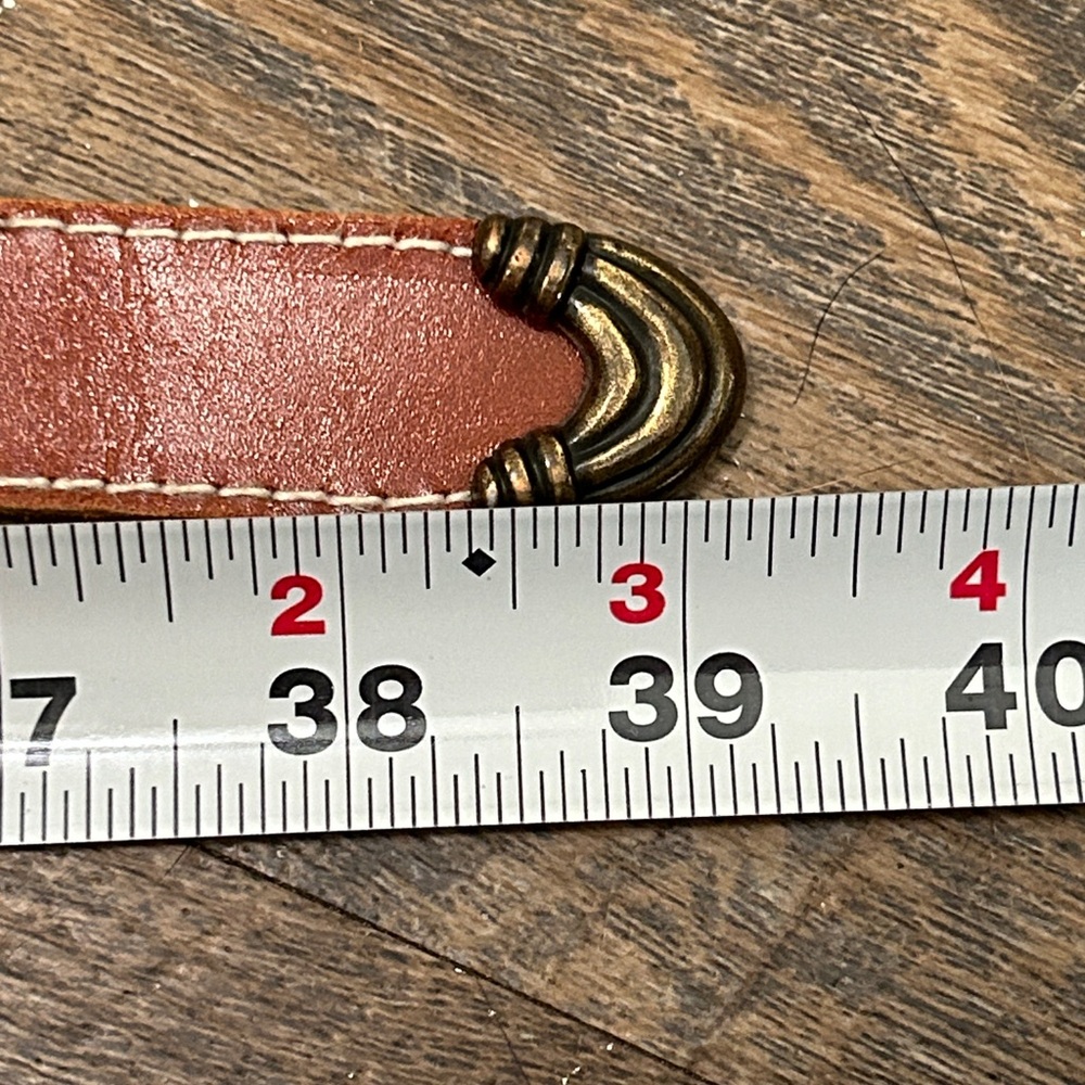 Women’s Leather Belt By Liz Claiborne Size Large Gold‎ tone Decorative Buckle - Picture 6 of 8